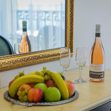 Imperial Palace Hotel Солнечный берег Экстерьер фото A bottle of wine and fruit