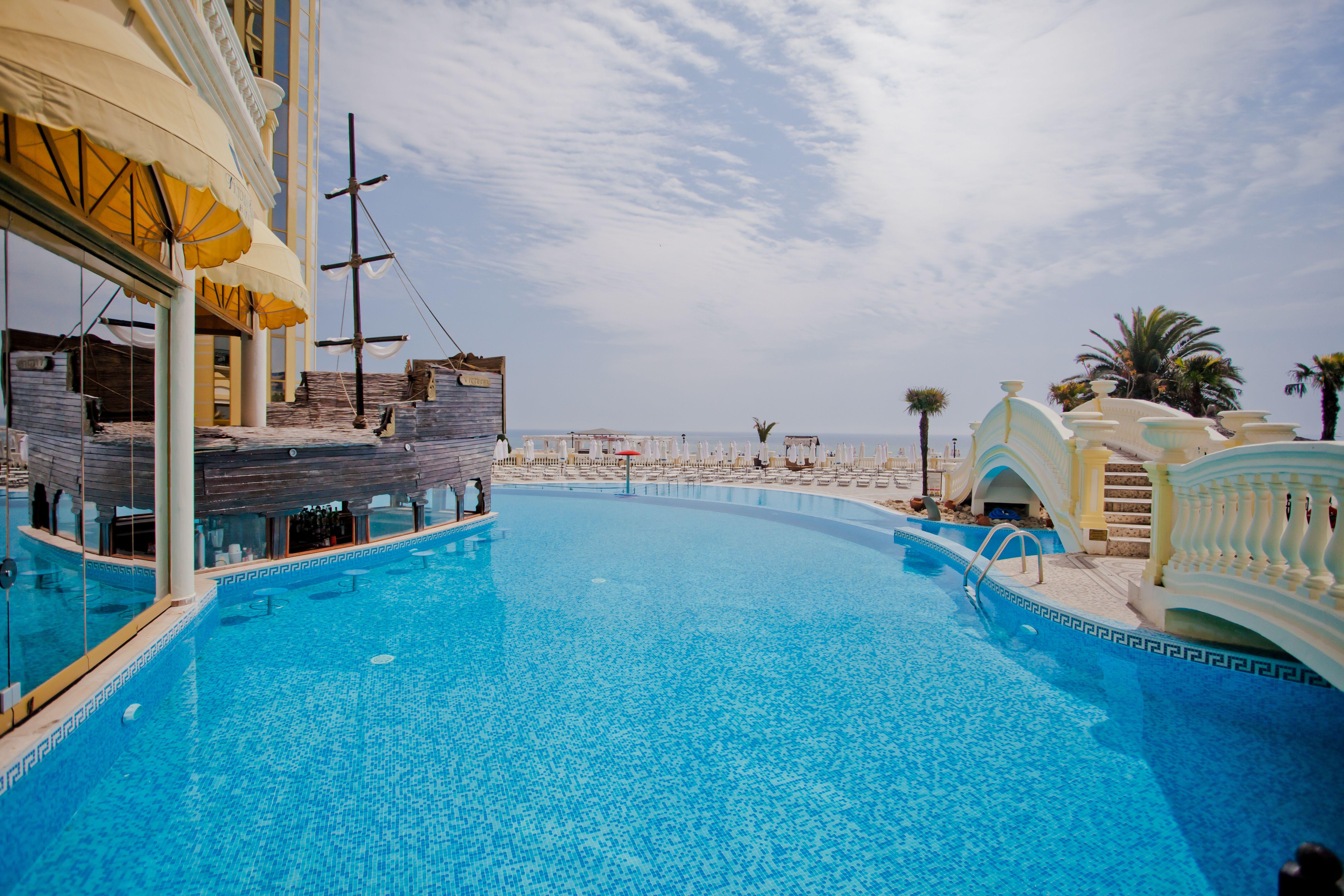 Imperial Palace Hotel Солнечный берег Экстерьер фото Infinity pool at the Grand Hotel